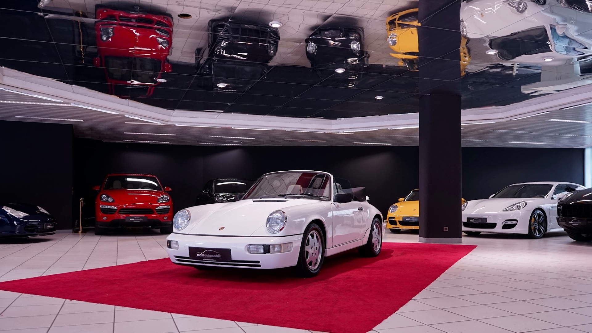 Showroom mit Porsche 911 Cabrio